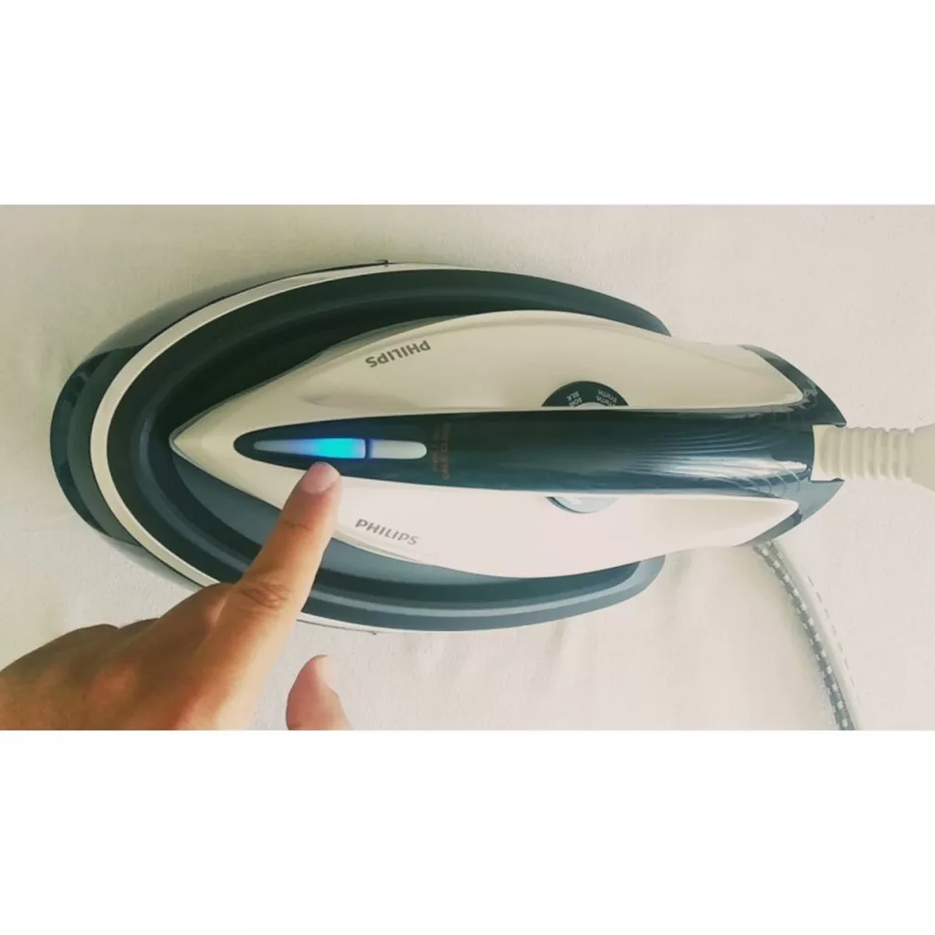 اتو مخزن دار فیلیپس مدل HI5918