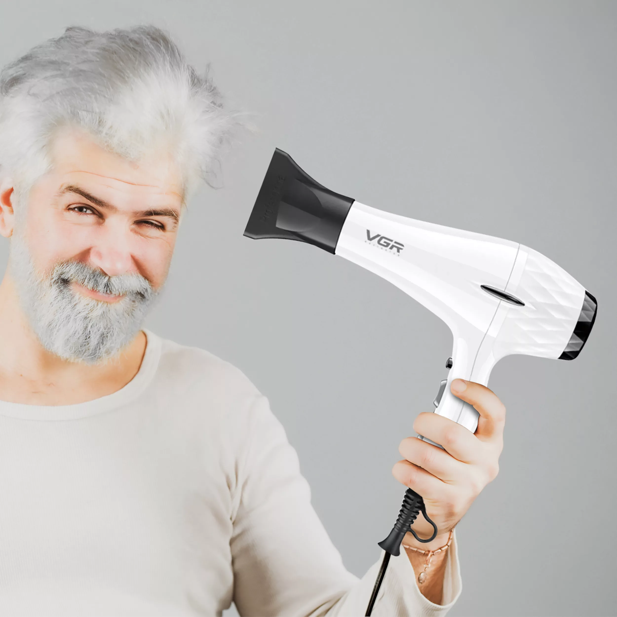 سشوار حرفه ای وی جی ار مدل V-413