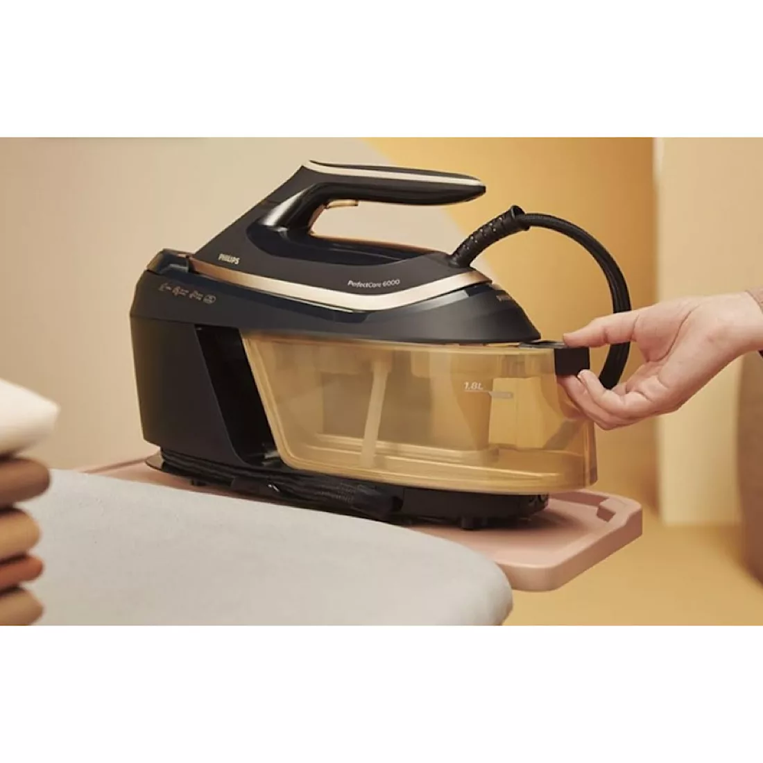 اتو مخزن دار فیلیپس مدل PSG6064