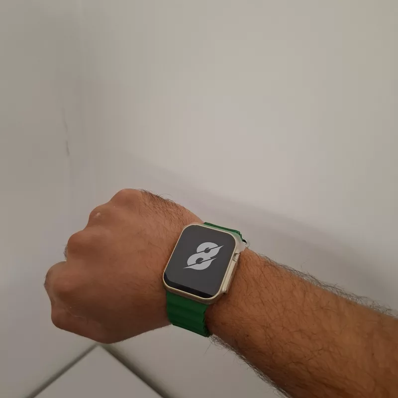 ساعت هوشمند ویرفیت مدل X8 ultra  دارای قابلیت های کنترل موسیقی (Music Player)، قابلیت مکالمه مستقیم، پشتیبانی از زبان فارسی در منو و سیستم‌عامل بند سیلیکون