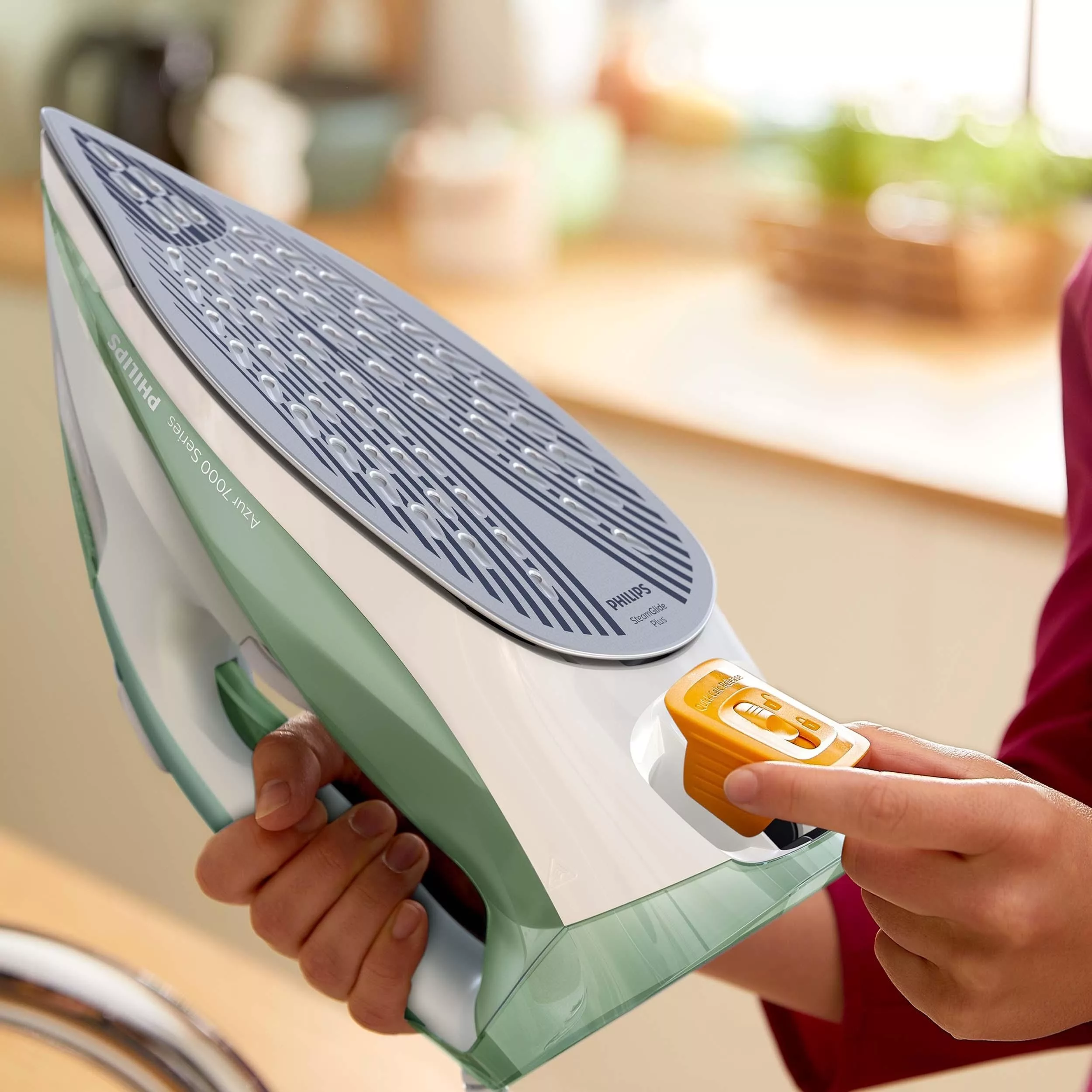 اتو بخار 2600 وات فیلیپس مدل DST7012