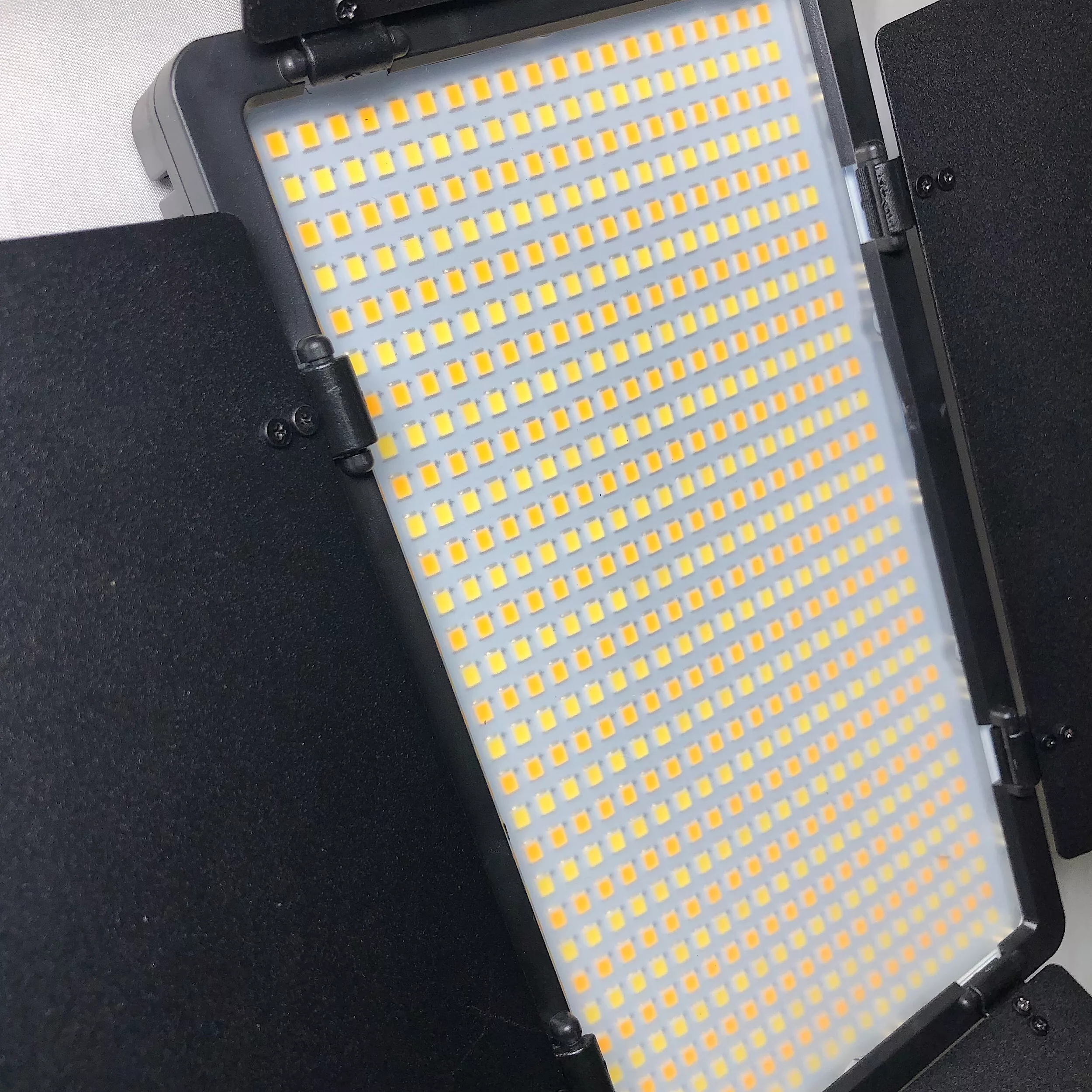 نور ثابت ال ای دی  مدل 600 PRO