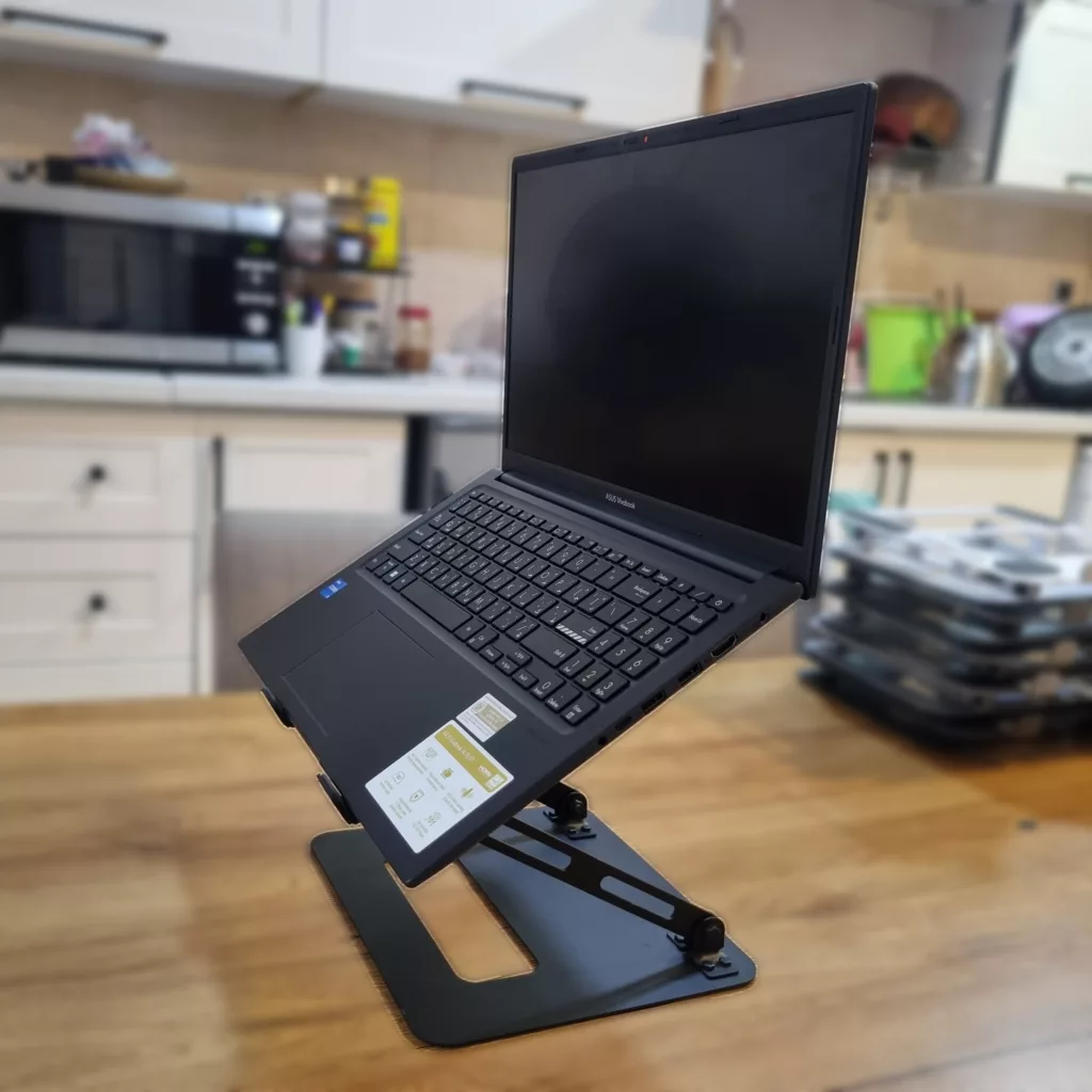 پایه نگهدارنده لپ تاپ تنظیم پذیر مدل B05