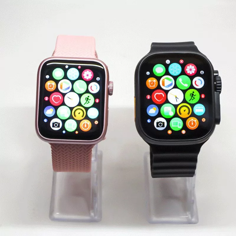 ساعت هوشمند مدل WS520 دارای قابلیت های صفحه نمایش رنگی، صفحه نمایش لمسی، کنترل موسیقی (Music Player)، قابلیت مکالمه از طریق بلوتوث، پشتیبانی از زبان فارسی در منو و سیستم‌عامل بند فلز