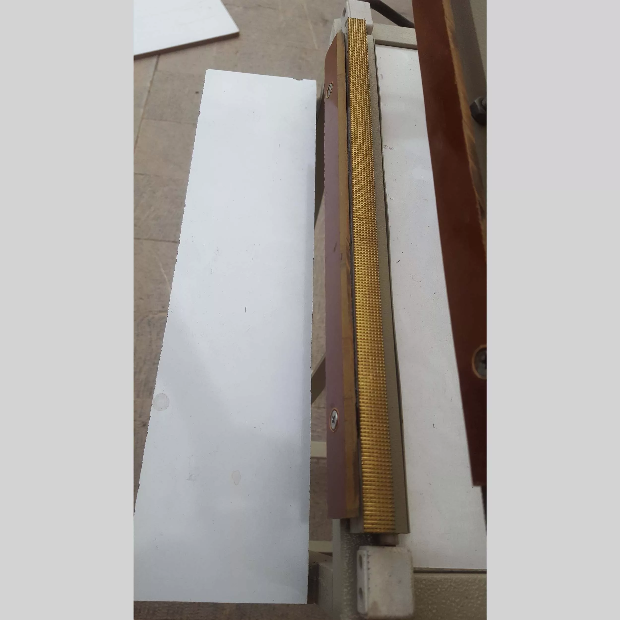 دستگاه پرس پلاستیک مدل دوخت پفکی 30cm