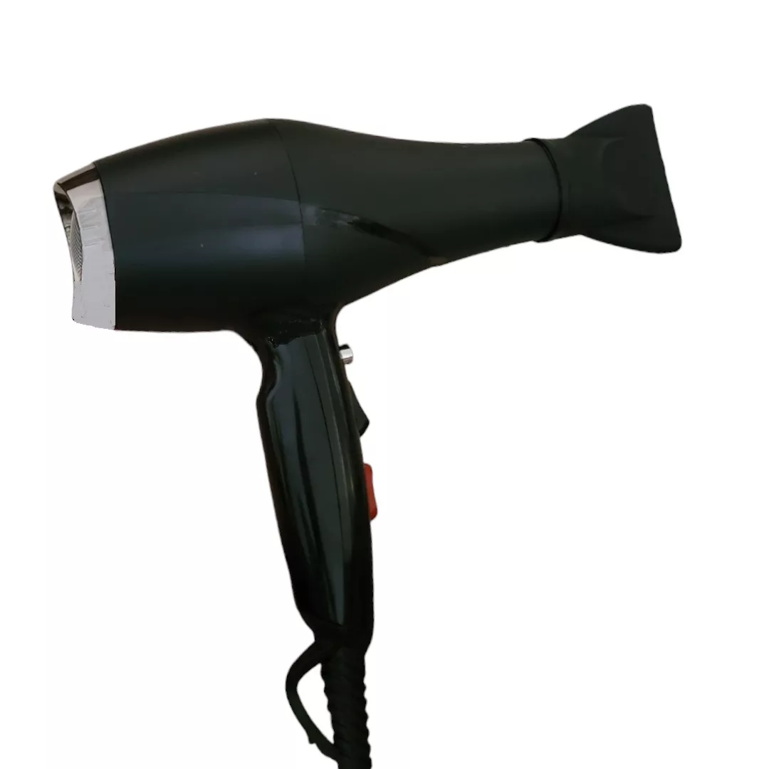 سشوار حرفه‌ای مدل p-9000، موتور AC، با توان مصرفی 9000 وات، دارای قابلیت باد سرد، فناوری تولید یون، تعویض سری، طراحی ارگونومیک، با حالت حجم‌دهنده و صاف‌کننده، وزن 600 گرم، تنظیم حرارت 3 حالته و کنترل سرعت 2 حالته، به همراه سری متمرکزکننده باریک