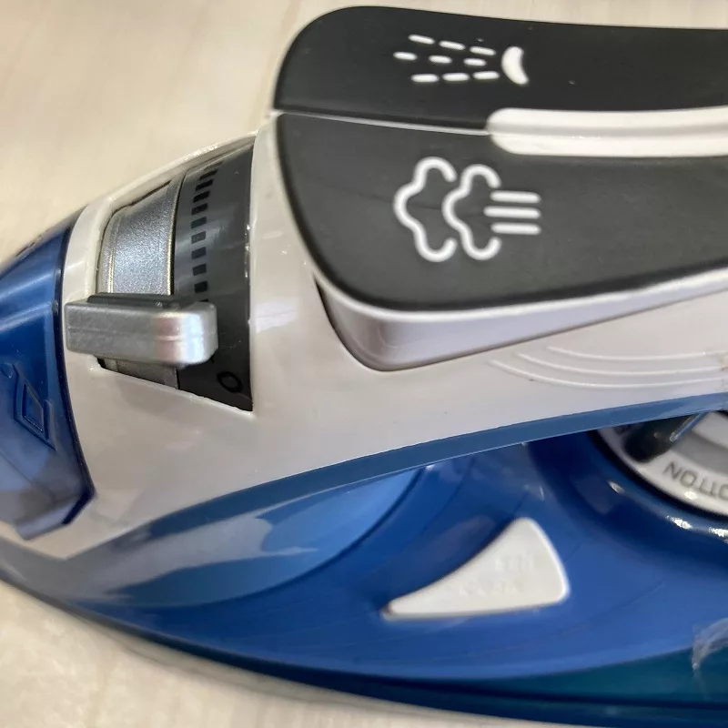 اتو بخار 2400 وات دلمونتی مدل 965