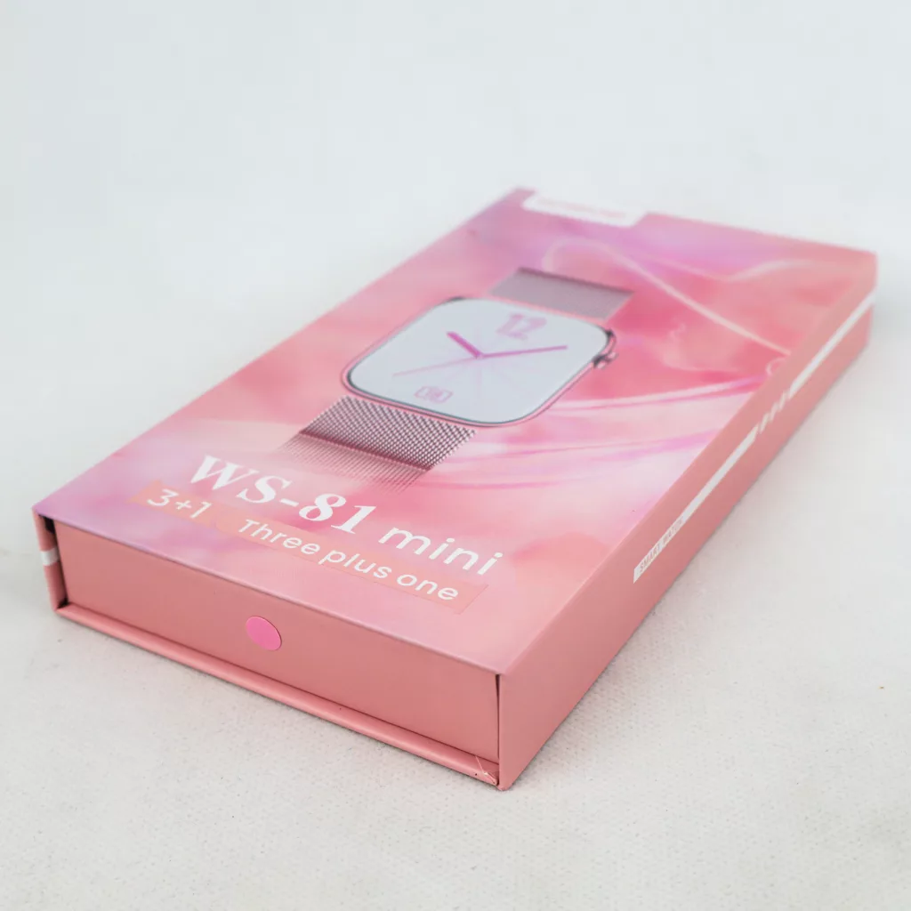 ساعت هوشمند دبلیو اِس مدل WS-81 mini دارای قابلیت های صفحه نمایش رنگی، صفحه نمایش لمسی، کنترل موسیقی (Music Player)، کنترل سطح اکسیژن خون، قابلیت مکالمه مستقیم، قابلیت تغییر طرح ساعت یا تم بند سیلیکون