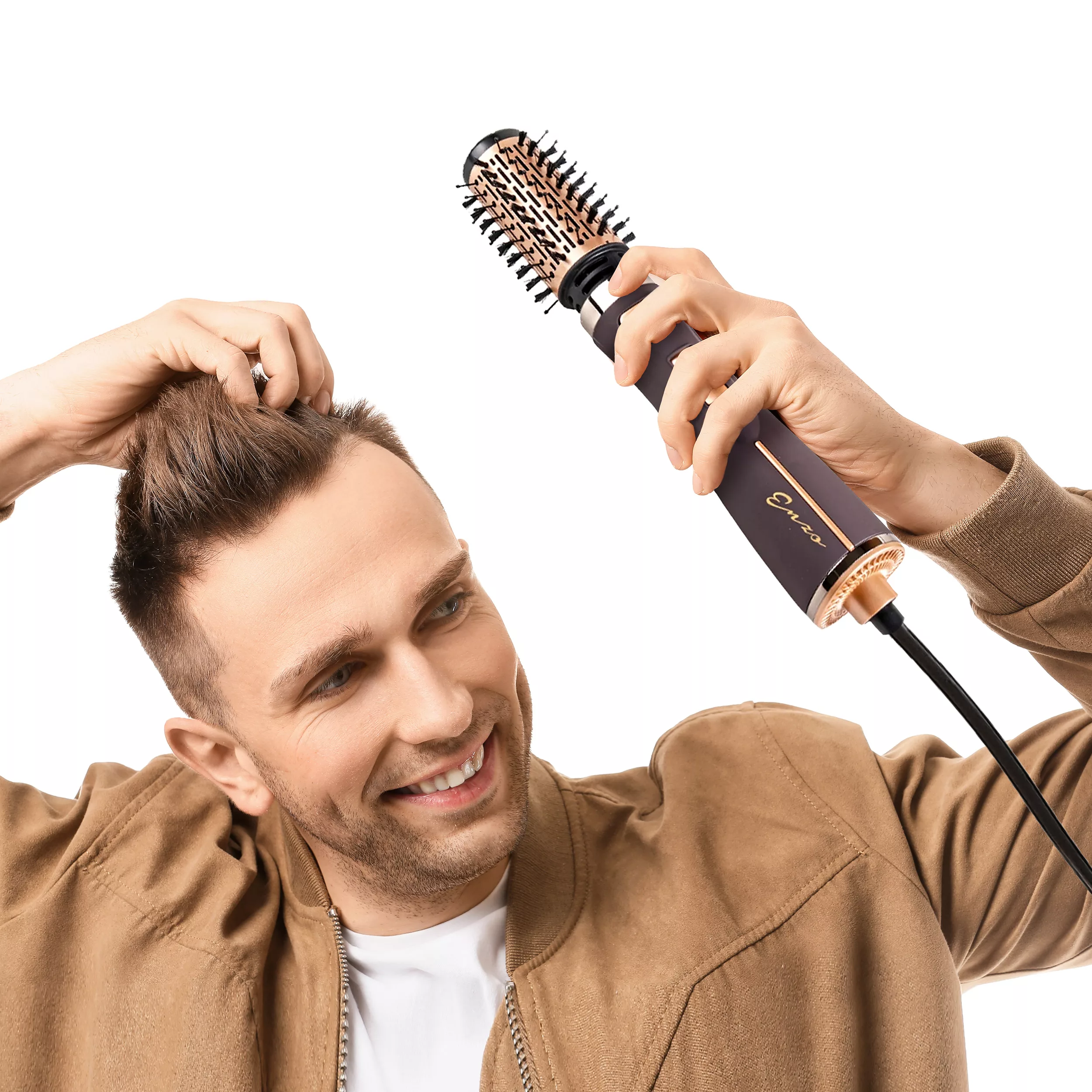 سشوار برس‌دار چرخشی حرفه‌ای انزو مدل EN-743، موتور DC با توان مصرفی 1500 وات، دارای قابلیت تعویض سری، باد سرد، با حالت صاف‌کننده و حجم‌دهنده، وزن 700 گرم، تنظیم حرارت 2 حالته و کنترل سرعت 2 حالته، به همراه 2 سری برس‌دار