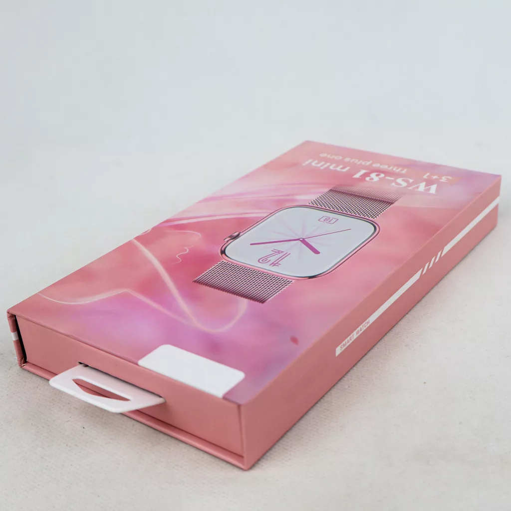 ساعت هوشمند دبلیو اِس مدل WS-81 mini دارای قابلیت های صفحه نمایش رنگی، صفحه نمایش لمسی، کنترل موسیقی (Music Player)، کنترل سطح اکسیژن خون، قابلیت مکالمه مستقیم، قابلیت تغییر طرح ساعت یا تم بند سیلیکون