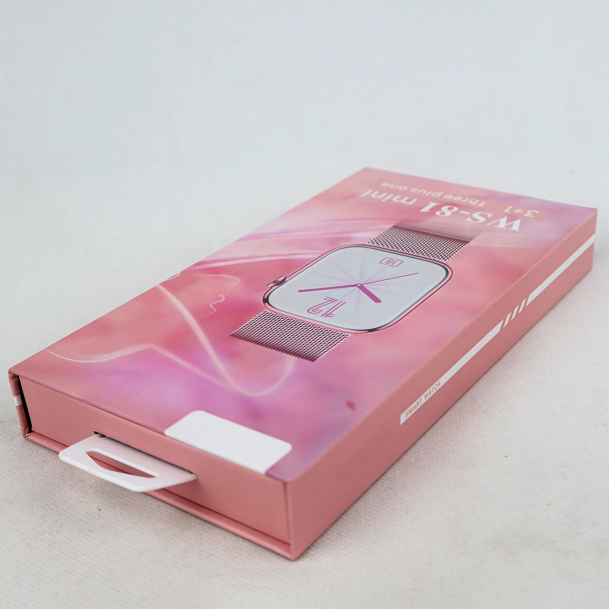 ساعت هوشمند دبلیو اِس مدل WS-81 mini دارای قابلیت های صفحه نمایش رنگی، صفحه نمایش لمسی، کنترل موسیقی (Music Player)، کنترل سطح اکسیژن خون، قابلیت مکالمه مستقیم، قابلیت تغییر طرح ساعت یا تم بند سیلیکون