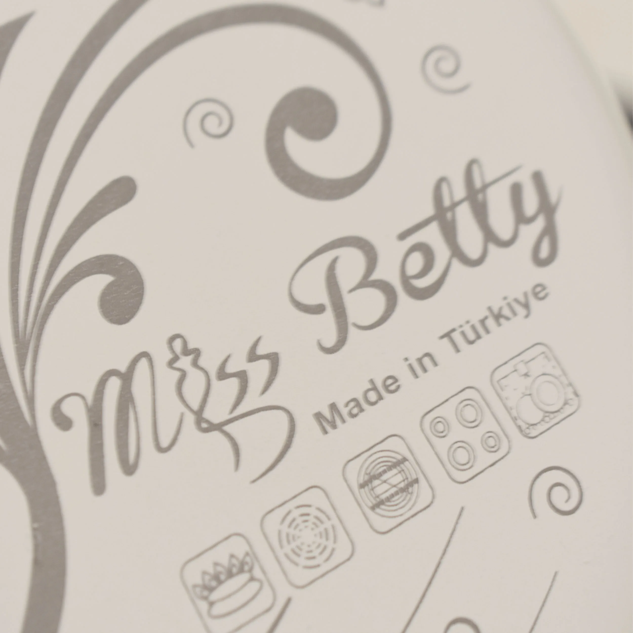 کتری میس بتی مدل Kettle