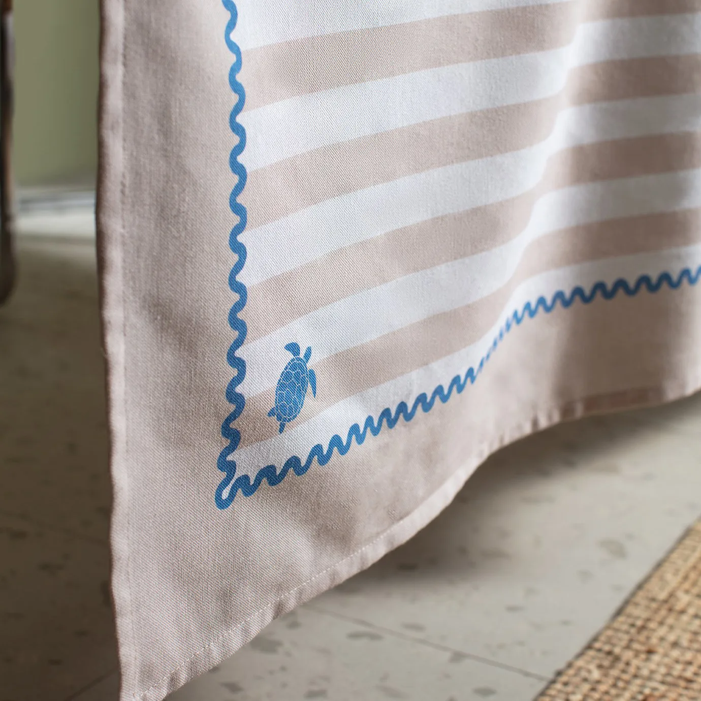 سفره شش نفره مادام کوکو مدل Louve سایز 150*200 سانتی متر