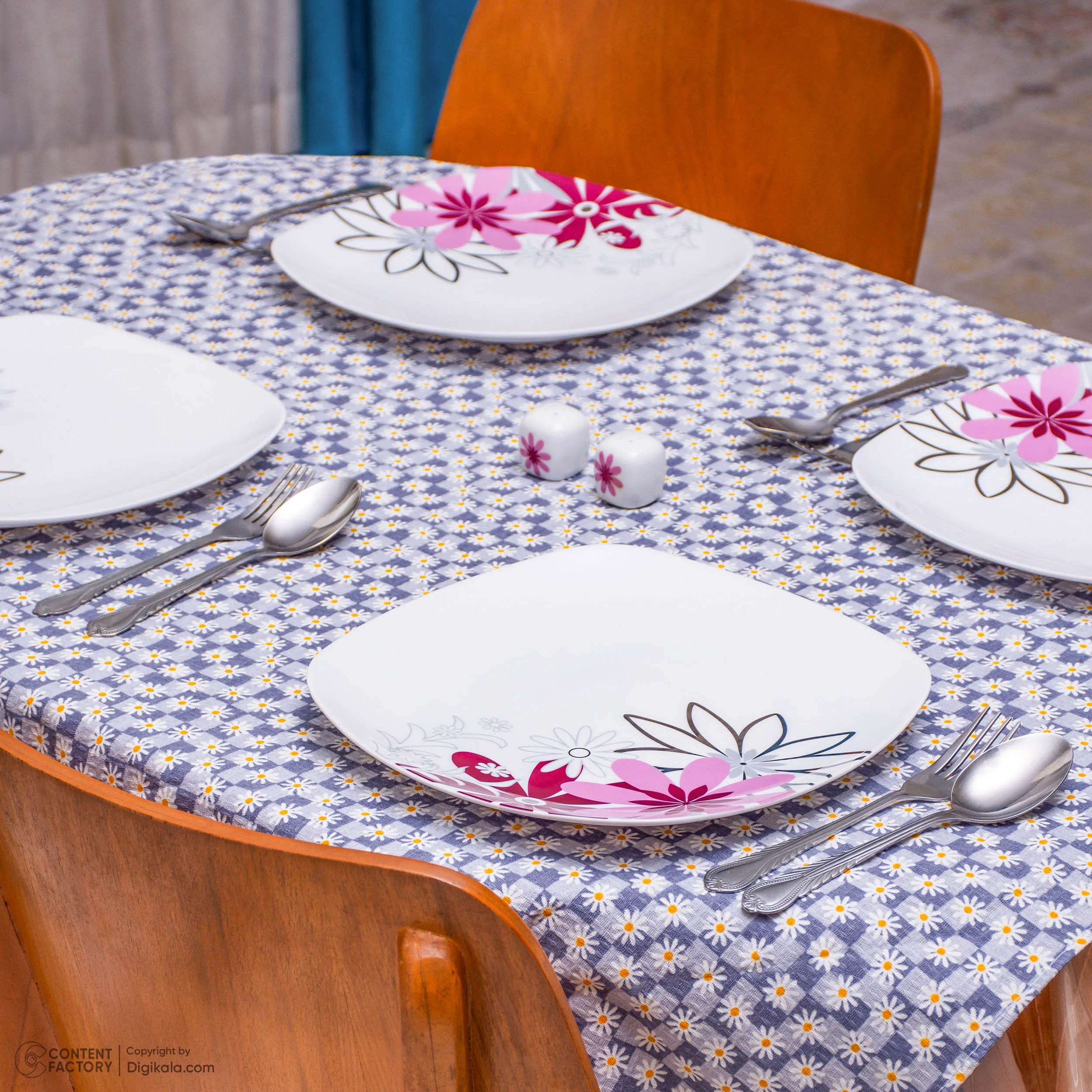 سفره 4 نفره مدل بابونه سایز 100x100 سانتی متر